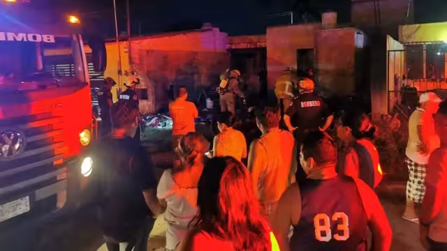 Vecinos entregaron a los hombres luego de ser sometidos y golpeados