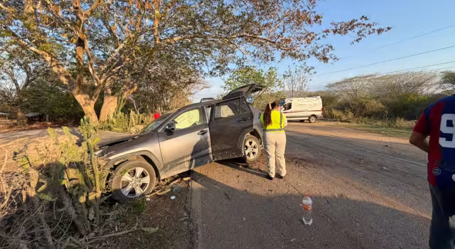 Camioneta de regidor queda destrozada cerca de zona arqueológica