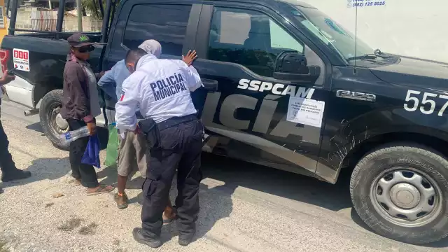 Elementos de la policía municipal realizaron la detención de la pareja.