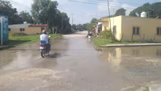 Habitantes de Sabancuy exigen drenajes ante lluvias