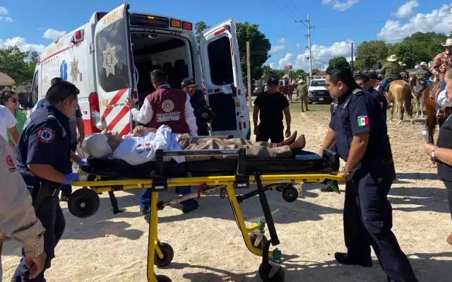 Un jinete de la tercera edad es llevado de emergencia al hospital de Tizimín tras golpe en la cabeza