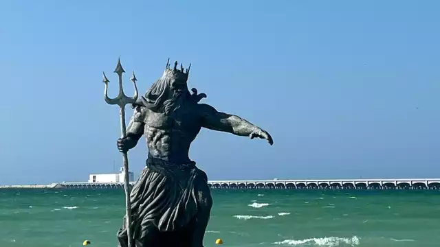 Estatua de Poseidón en Progreso