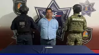 Sujeto se enfrenta a policías en Benito Juárez y termina detenido