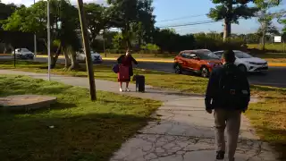 La gente opta por salir de la zona federal para abordar otro servicio de transporte