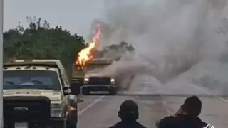 Camioneta de valor se incendia en la carretera Cafetal-Mahahual en Chetumal