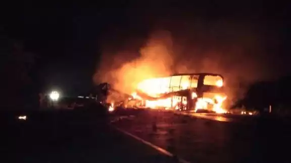 Accidente mortal en la carretera Escárcega-Villahermosa deja al menos diez fallecidos.