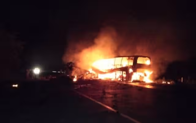 Accidente mortal en la carretera Escárcega-Villahermosa deja al menos diez fallecidos.