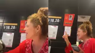 Antes de retirarse, la mujer advirtió que presentaría una queja