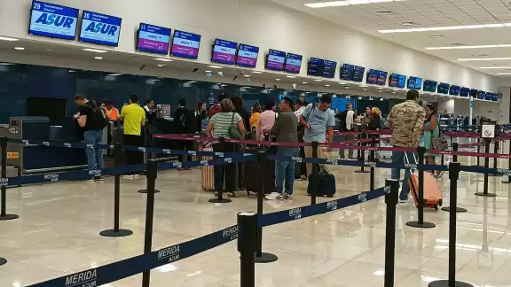 Se registra buena afluencia de pasajeros este martes en el aeropuerto de Mérida