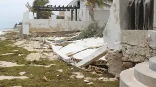 Mar continúa arrasando con las playas de Chelem en Progreso 
