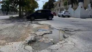 “Algunos coches se han ponchado": Vecinos de la SM 76 de Cancún piden reparaciones por un mega bache 