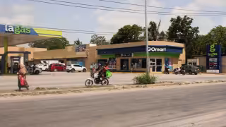 Algunos conductores revelaron que, a pesar de tener un auto de cuatro cilindros, resulta complicado llenar el depósito.