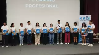 Extranjeros becan a 16 estudiantes de Playa del Carmen