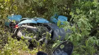 El joven saló disparado de su unidad, cayendo al pavimento sufriendo laceraciones y contusiones