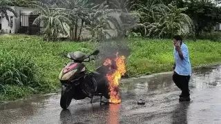 La comunidad inició una campaña en redes sociales para apoyarlo; confían en la solidaridad de la gente para conseguirle una moto usada y que pueda seguir trabajando.