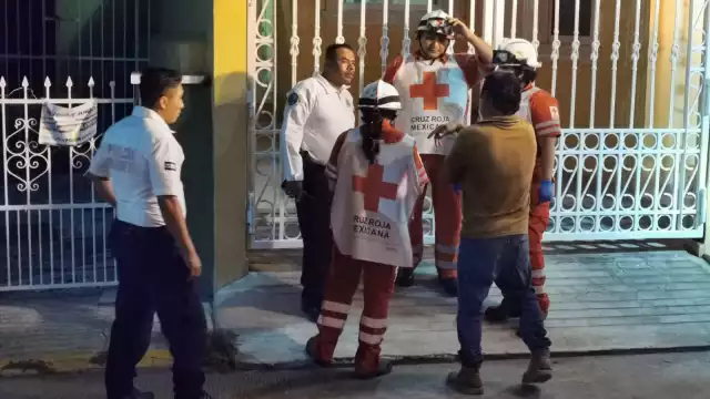 Los paramédicos intentaron darle atención médica, pero el hombre se negó.