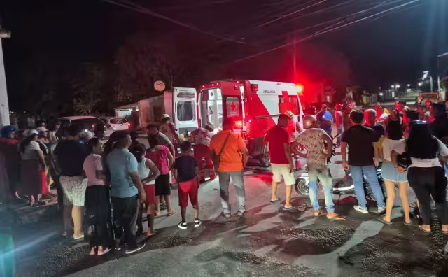 Motociclista invade preferencia y provoca accidente en El Cardenal