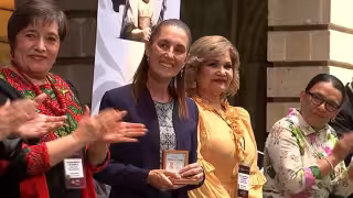 Medalla “Manuel Altamirano” honra a educadores veteranos