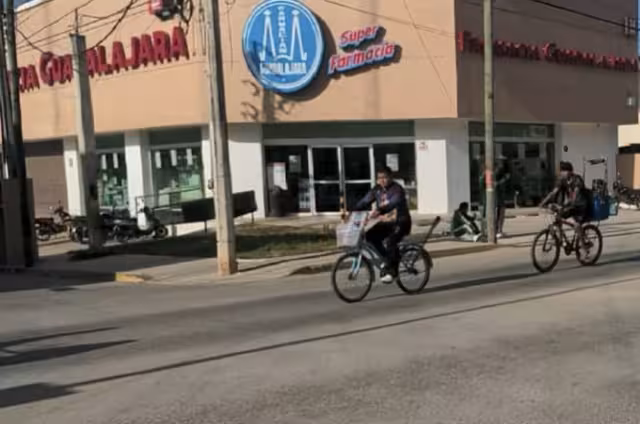 Una trabajadora de la tienda al percatarse del robo, corrió tras el sujeto sin poder alcanzarlo