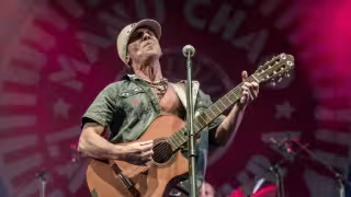 El cantante podrá regresar a México