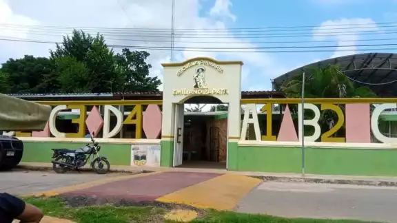 Se pidió a los padres de familia mantener la tranquilidad y abstenerse de cualquier protesta Se pidió a los padres de familia mantener la tranquilidad y abstenerse de cualquier protesta