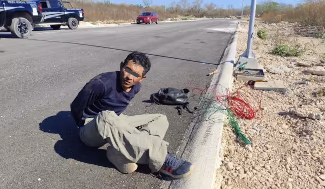 Cae presunto ladrón de cable tras intento de agresión en Umán