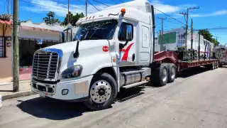 Choque por alcance: Tractocamión embiste a un auto particular en Ciudad del Carmen