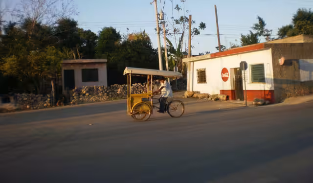 Adultos mayores aún prefieren el tricitaxi, pero el oficio se encuentra en riesgo