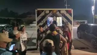 Guardavidas lograron sacar al joven con vida para trasladarlo al hospital