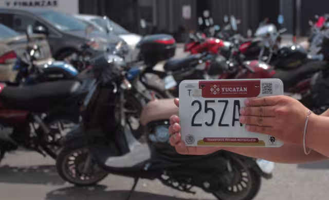 Yucatecos acuden a los módulos para llevar a cabo el trámite del canje de matrículas