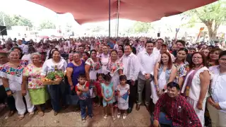 Claudia Sheinbaum y Joaquín Díaz Mena iniciaron la gira de este sábado en Chocholá
