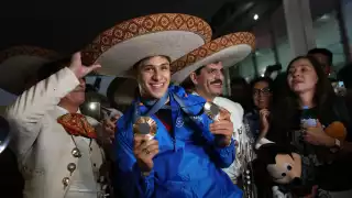 El cielito lindo se hizo escuchar en el aeropuerto de la CDMX