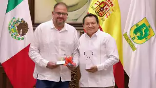 El Gobernador Díaz Mena recibe al alcalde de Mérida, España para fortalecer lazos.