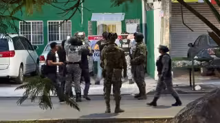Guardia Nacional, Ejército y Marina realizan operativo por narcomenudeo en domicilio de la Supermanzana 27 de Cancún