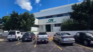 CFE calla ante robo de luz en Campeche por invasores