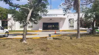 Asalto a una joyería en la Carretera Federal 307 deja un policía herido durante enfrentamiento   