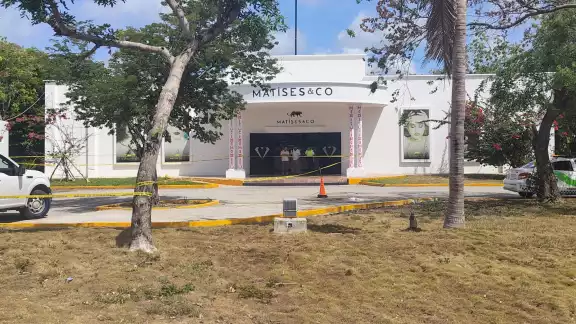 La persecución culminó a escasos metros de la joyería en donde se detuvo a uno de los responsables La persecución culminó a escasos metros de la joyería en donde se detuvo a uno de los responsables