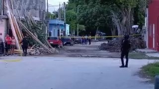 El hecho ocurrió en la calle Saturno Poniente, hasta donde arribaron elementos policiacos, pero a nadie detuvieron