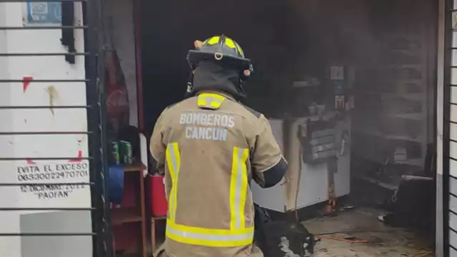 Corto circuito provoca el incendio de un “Six” en Cancún