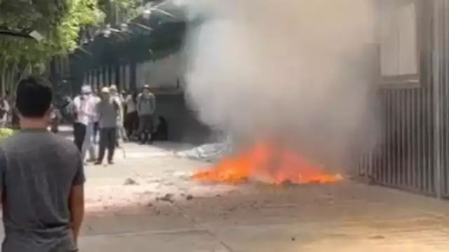 Maestros de la CNTe vandalizaron las instalaciones de la sede nacional del PRI en la Ciudad de México