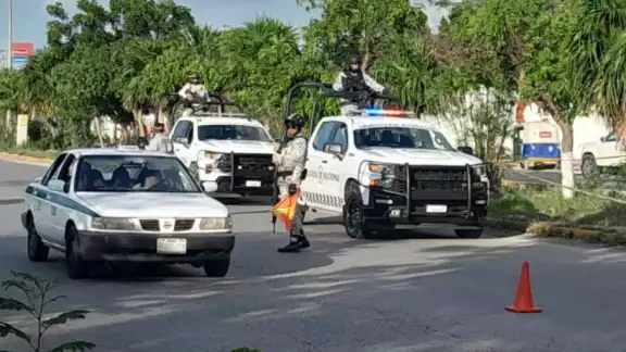 Agentes policiacos acordonaron el área en Cancún