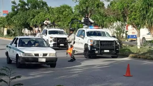 Agentes policiacos acordonaron el área en Cancún