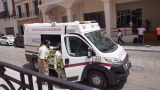 Mujer se desploma en banco del Centro de Campeche; descartan infarto