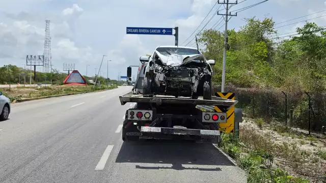 El accidente se registró en el sentido de Playa del Carmen hacia Cancún, en el tramo comprendido entre la entrada de Puerto Morelos