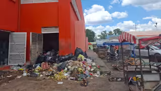 Locatarios denuncian focos de infección en Hecelchakán