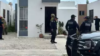 Calentador de agua explota dentro del baño de una casa en Mérida