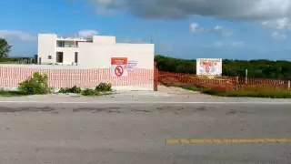 Frenan construcción de condominios que bloquearían accesos a la playa en Yobaín