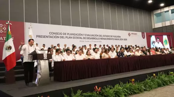 Joaquín Díaz Mena presentó el Plan de Desarrollo Renacimiento Maya