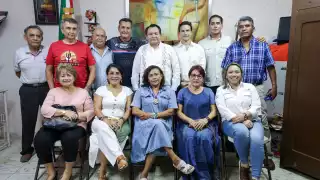 Joaquín Díaz Mena atendió la petición que le hizo un grupo de vecinos en los Diálogos con el Pueblo.