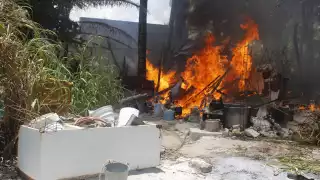 Se presume que el incendio comenzó por un efecto lupa en los envases